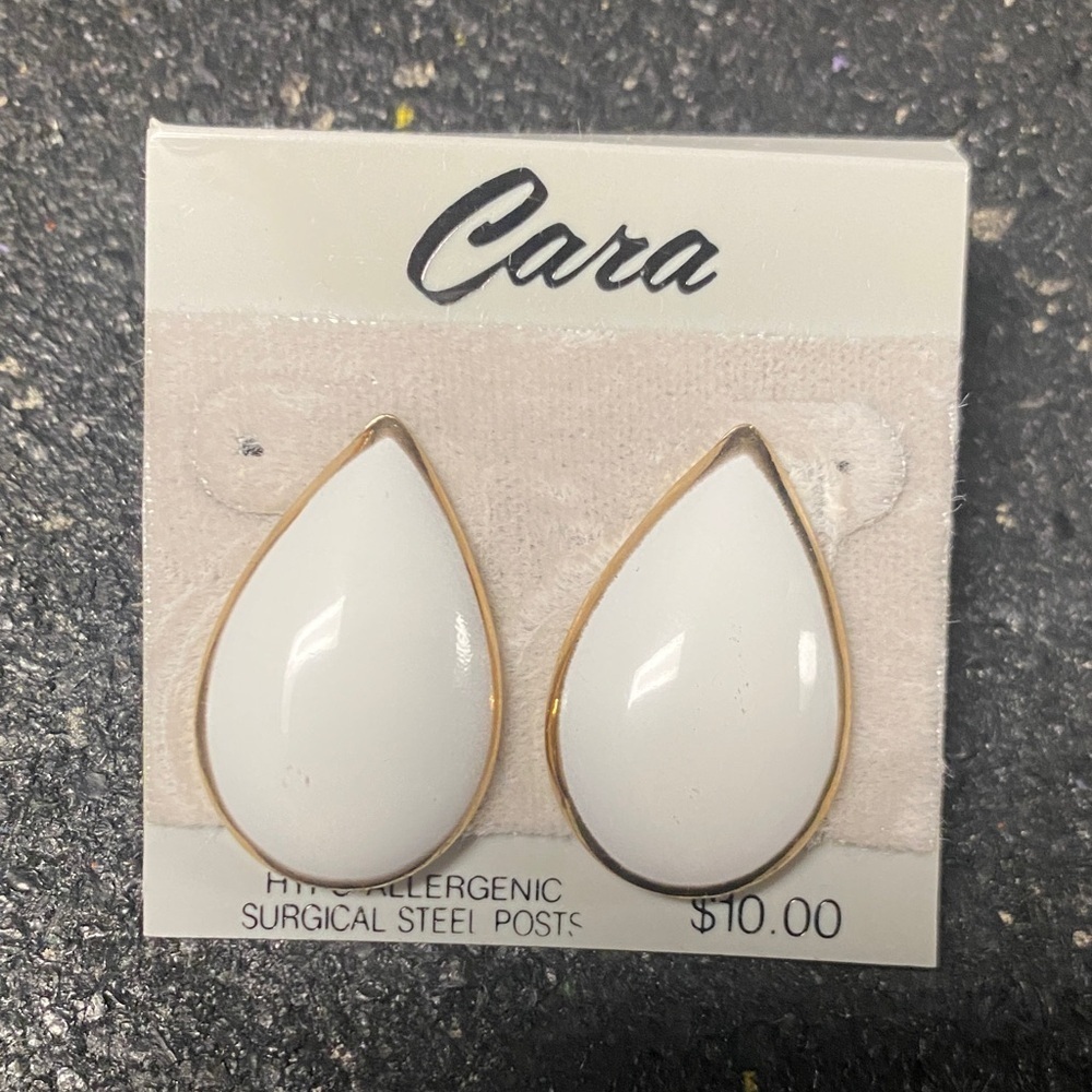 Cara 90s White Teardrop Earrings